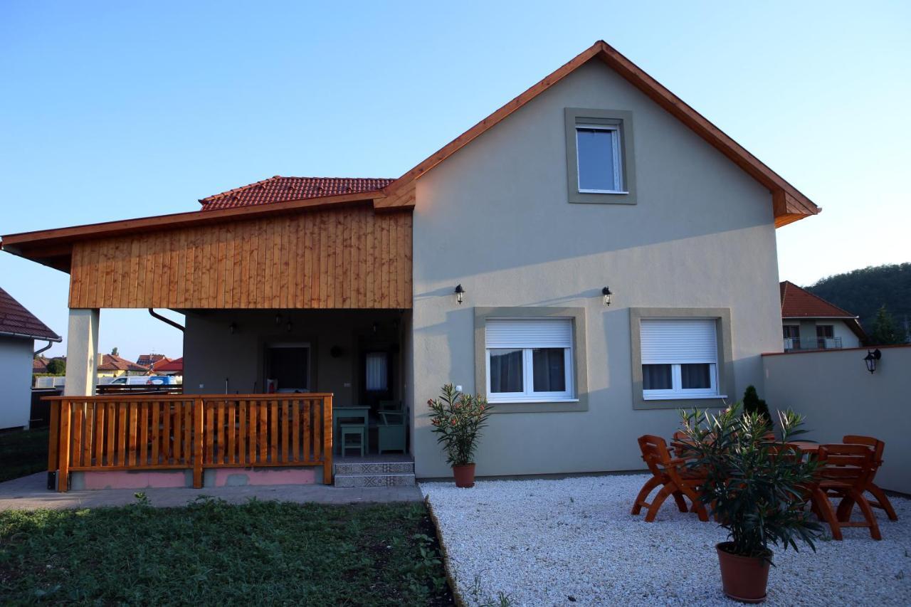 A Zoldbiciklis Haz Apartment Egerszalok Exterior photo